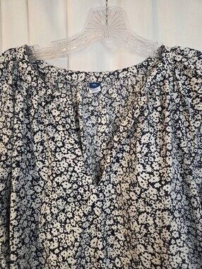 Old Navy Navy and White Floral Peasant Cotyon Blouse Size XXL